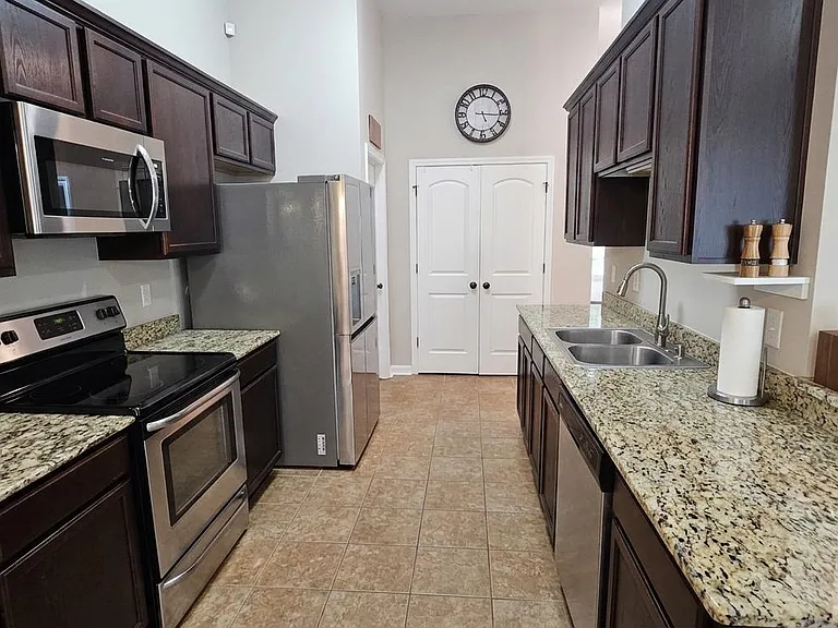 427 Christopher Dr — Photo 3