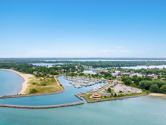 4th image of Vl Rivershore Dr