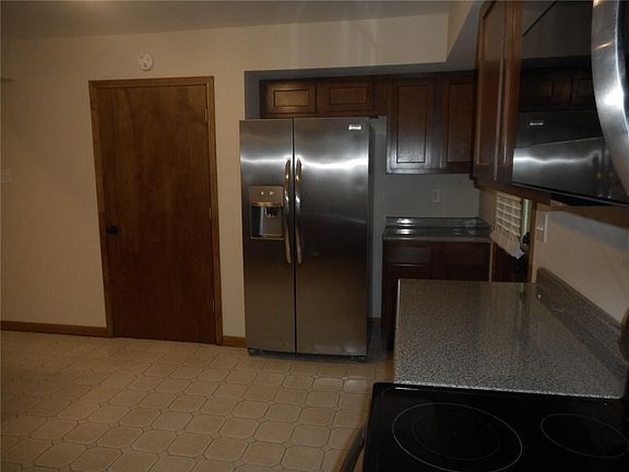 4th image of 2905 Villa Dr