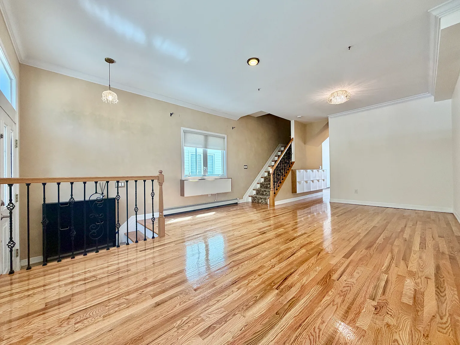 3 bed, 2.5 bath, 1592 sqft, $3,600 — Photo 2