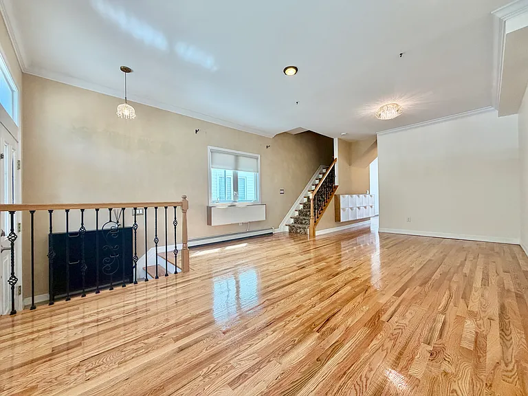 204 Sneden Ave #2 — Photo 2
