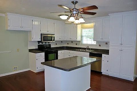 3rd image of 4065 Oak Bowery Rd