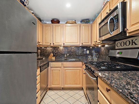 5th image of 30 W 71st St #Bc