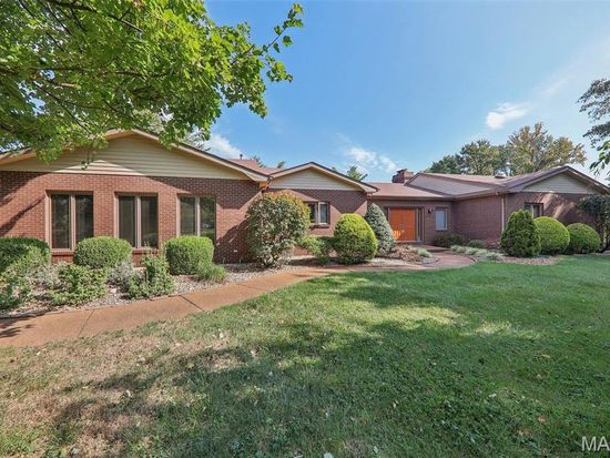 1100 Tamaron Pl, Saint Louis, MO 63131