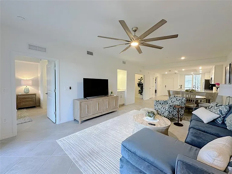 14221 Heritage Landing Blvd #2017 — Photo 12