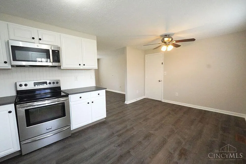 1382 Firethorne Dr — Photo 4
