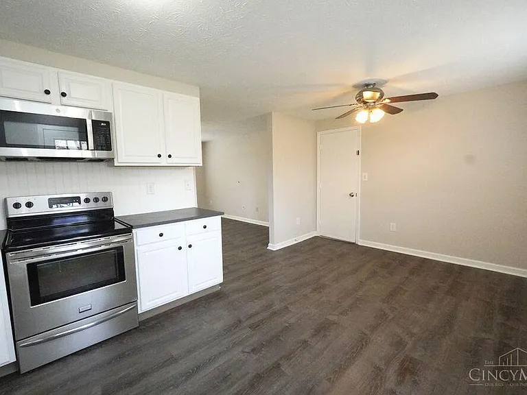 1382 Firethorne Dr — Photo 4