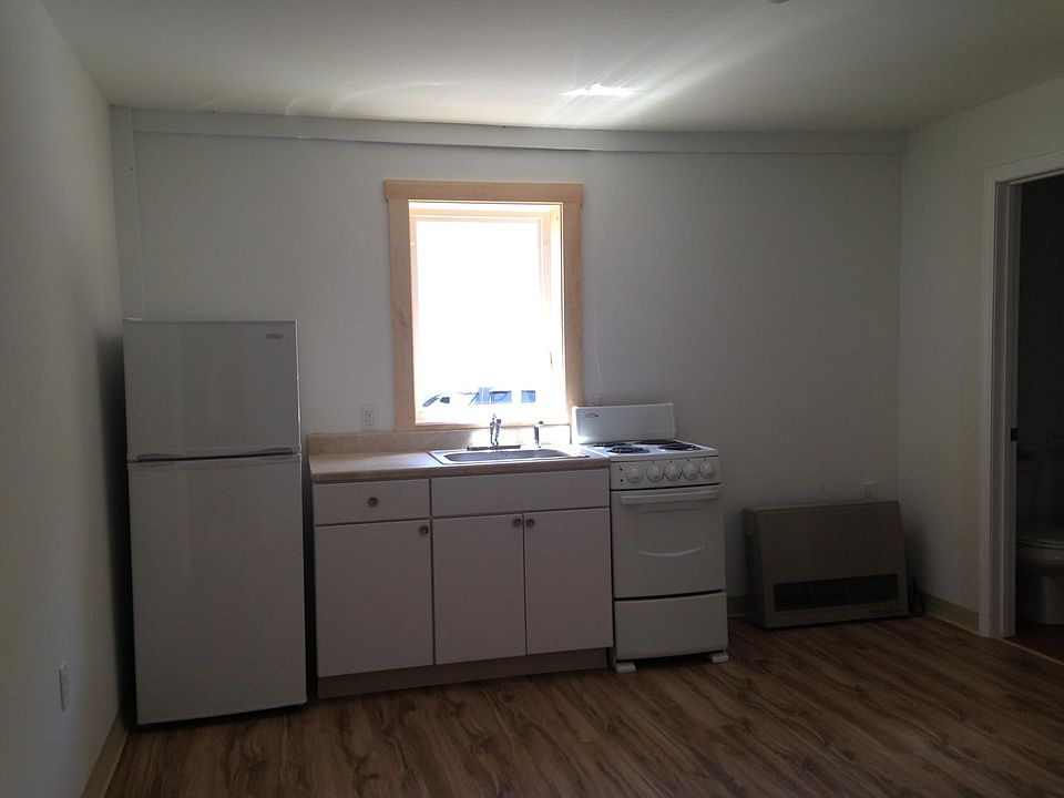 2nd image of 12 Green St APT 3