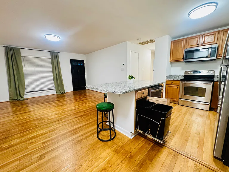 1216 W Leigh St — Photo 32