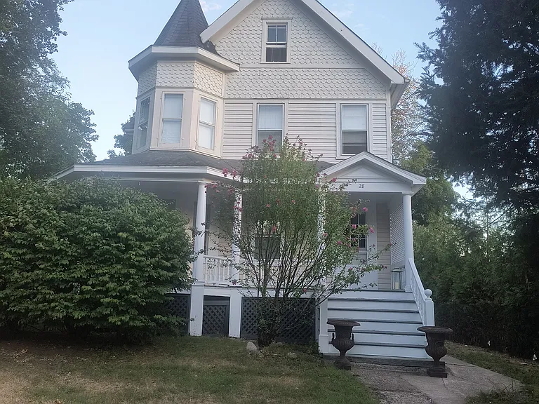 28 Richmond Hill Rd — Photo 1