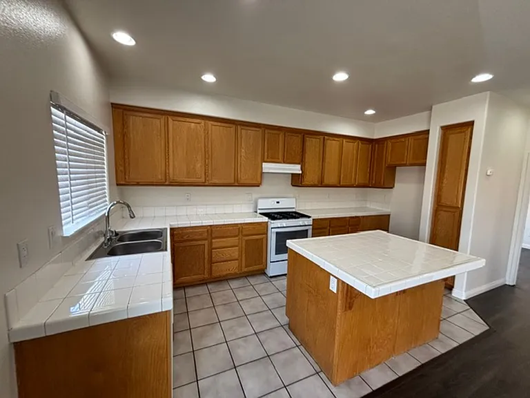 224 Fonzie Ave — Photo 3