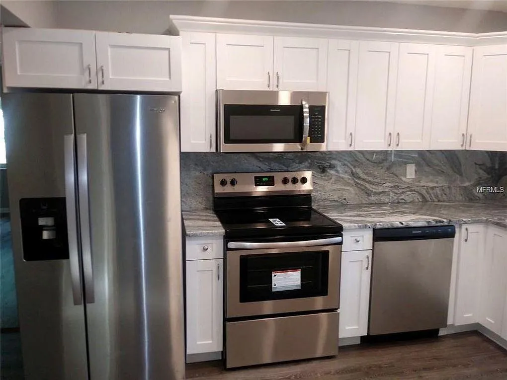 3 bed, 1250 sqft, $2,700 — Photo 2