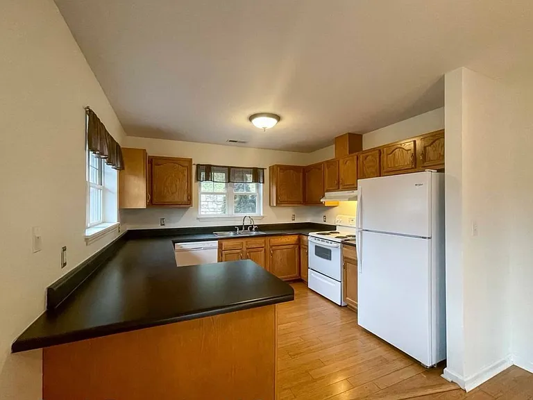 28 Jefferson Dr — Photo 7