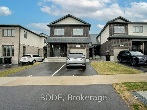 11 Rockcliffe Dr #2, Kitchener, ON N2R 1W5