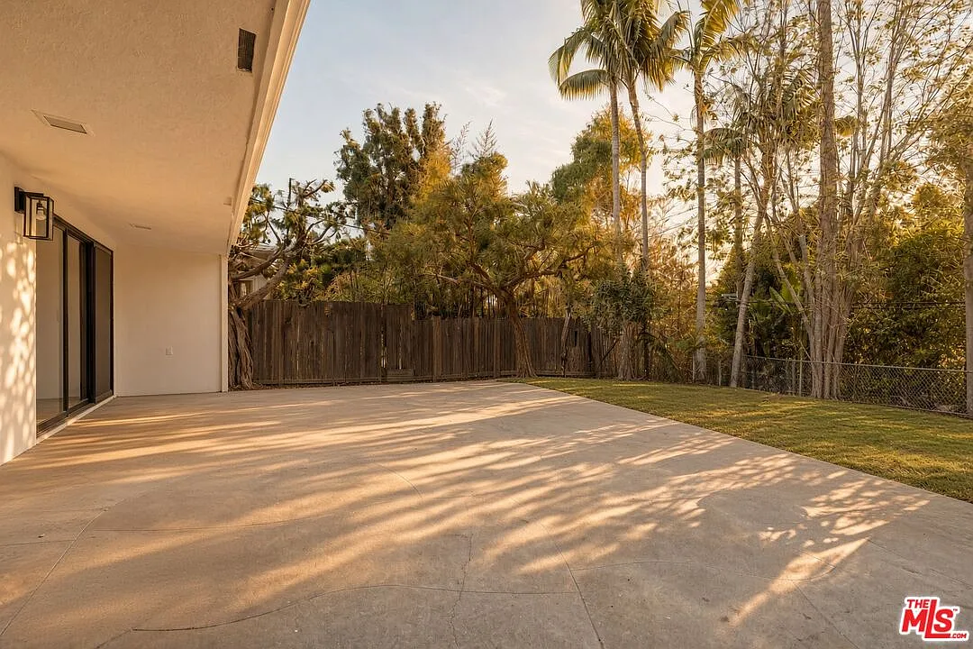 6 bed, 5.5 bath, 4100 sqft, $19,950 — Photo 3