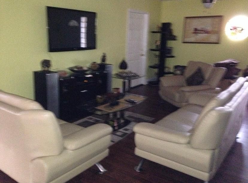 1st image of 812 SE 14th Ct #812
