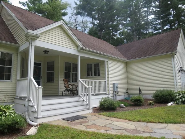 20-20 Phyllis Ln #B, Greenfield, MA 01301