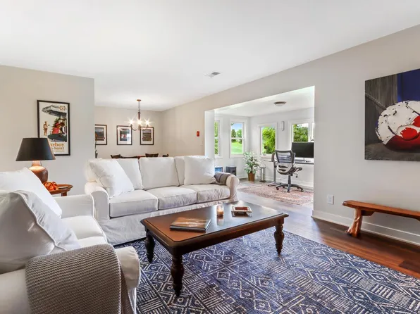 350 County Road B #9, Fontana, WI 53125