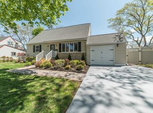 27 Woods Ln, Centereach, NY 11720