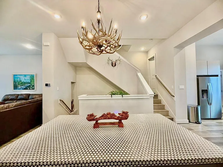 1254 N Post Oak Rd #B — Photo 8