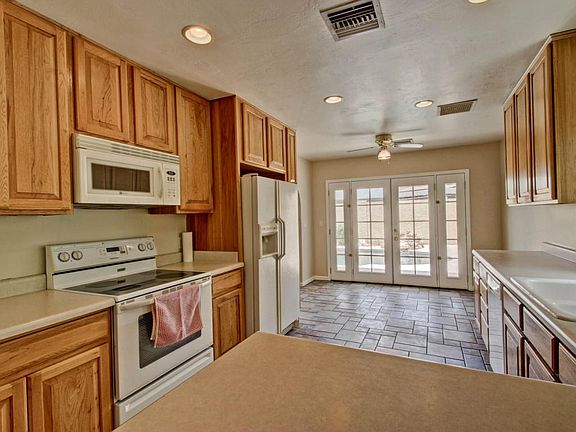 4th image of 2128 E El Moro Ave