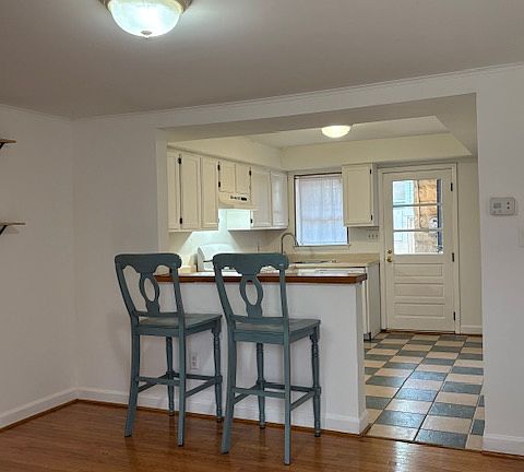 4th image of 415 S Chapel St