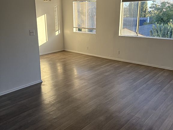 3rd image of 13812 Vanowen St APT 105