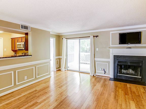 3rd image of 1509 Lincoln Cir APT 201