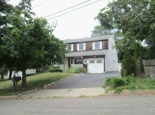 1A Grant Ave, Smithtown, NY 11787