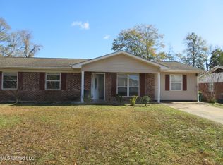 6912 Bienville Dr, Biloxi, MS 39532