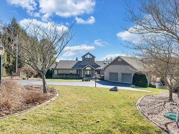 4th image of 124 Hillview Dr