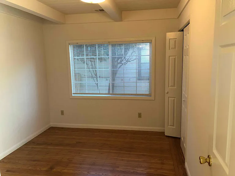 592 Manzanita Ave — Photo 5