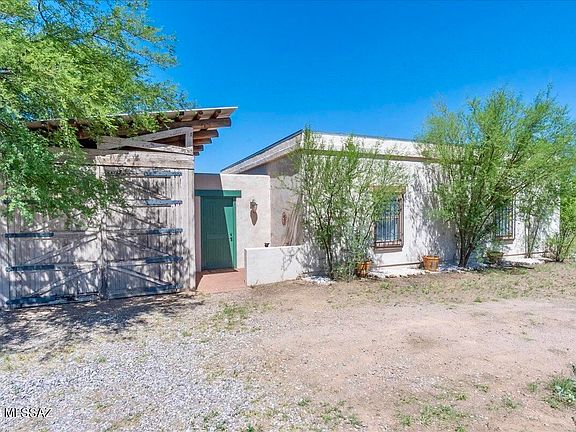2nd image of 1477 E Loma Ln