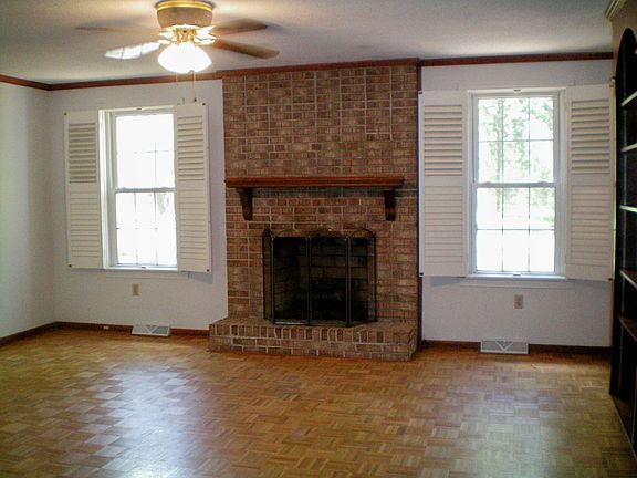 Great Room -- gas logs -- built-in bookcase.  New paint.