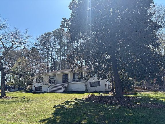 4th image of 143 Three Oaks Dr SE