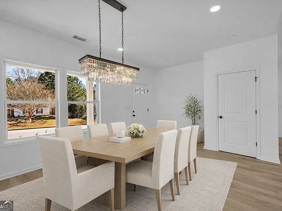 5th image of 45 Mayfair Way