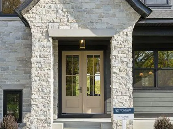 9511 Eagle Ridge Rd, Chanhassen, MN 55317