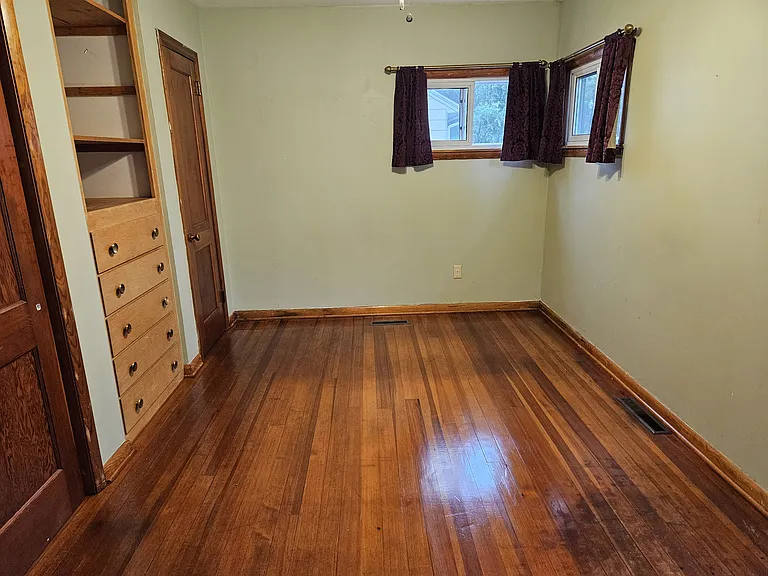 136 Charles Ave — Photo 13