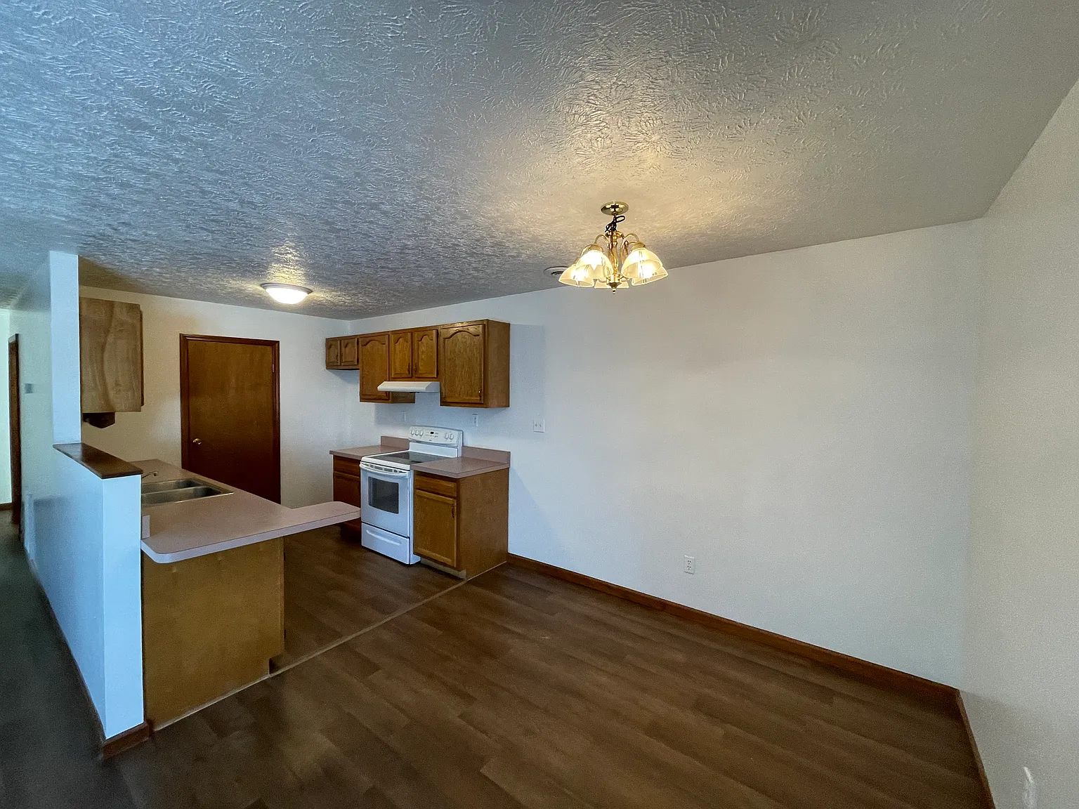 2 bed, 864 sqft, $925 — Photo 3