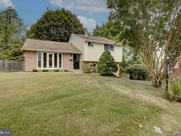 2415 Devon Ln, Drexel Hill, PA 19026