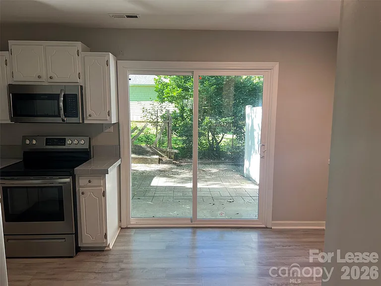 407 S Chester St #14 — Photo 5