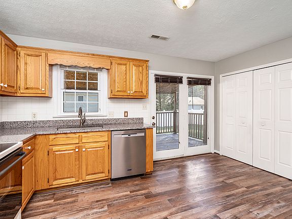 5th image of 149 Canton Ln