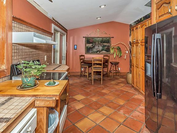 5th image of 114 Brook Ln