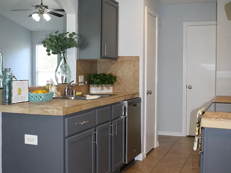 2518 Highdale Dr — Photo 24