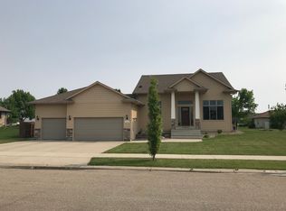 1115 Nicklaus Dr, Aberdeen, SD 57401