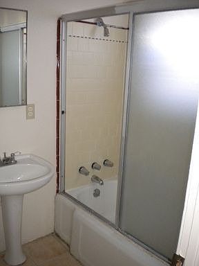 3rd image of 715 E 5th St APT 1