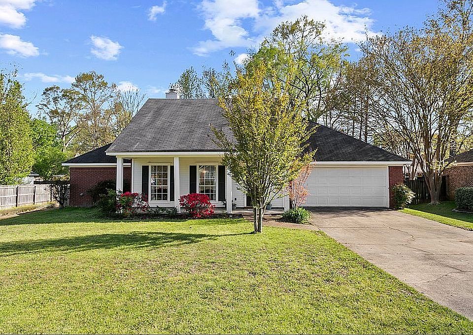 1st image of 141 Oak Ridge Cir