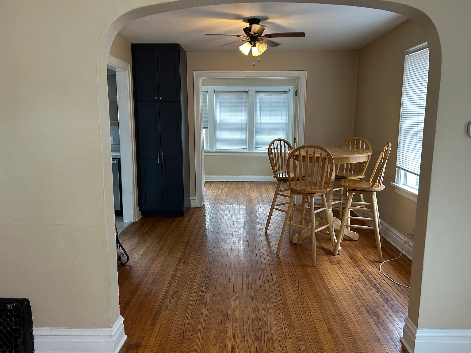 2 bed, 1100 sqft, $1,600 — Photo 4
