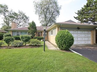 2325 Robincrest Ln, Glenview, IL 60025