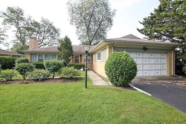 2325 Robincrest Ln photo 1